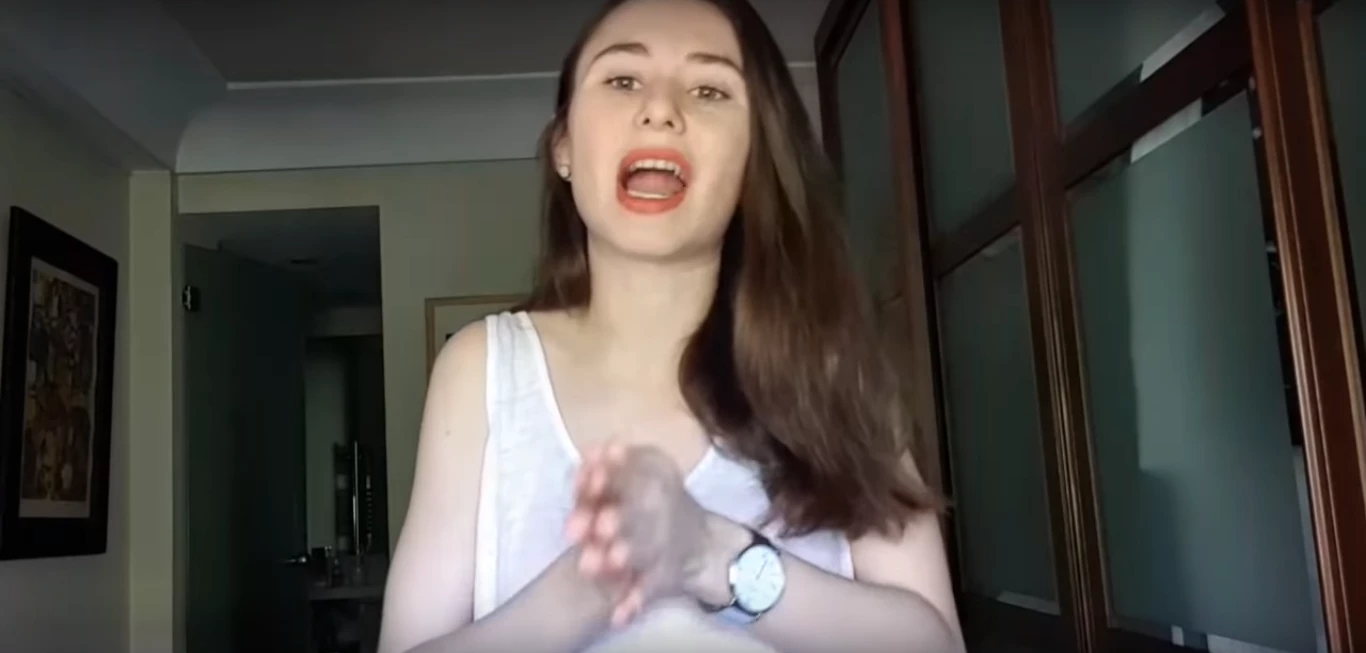 Η νεαρή Ελληνίδα που ξεγυμνώνει την προπαγάνδα της Κυβέρνησης – Η Μακεδονία είναι Ελληνική – Να δουν το βίντεο στο Μ. Μαξίμου